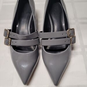 Gray tiny heel pump.